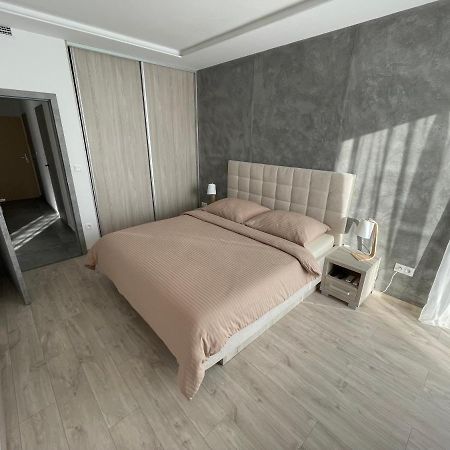 Greenbay Apartment With Free Parking Trenčín Exterior foto