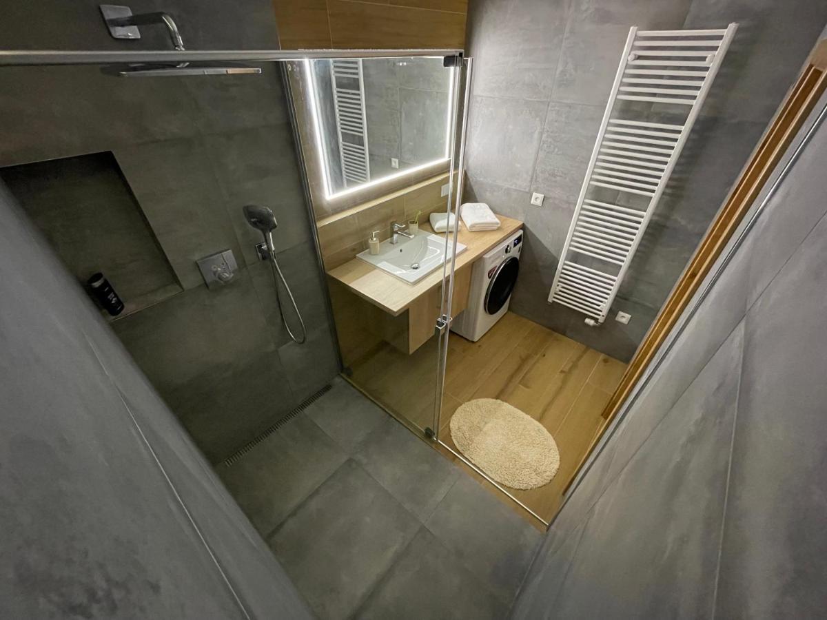Greenbay Apartment With Free Parking Trenčín Exterior foto